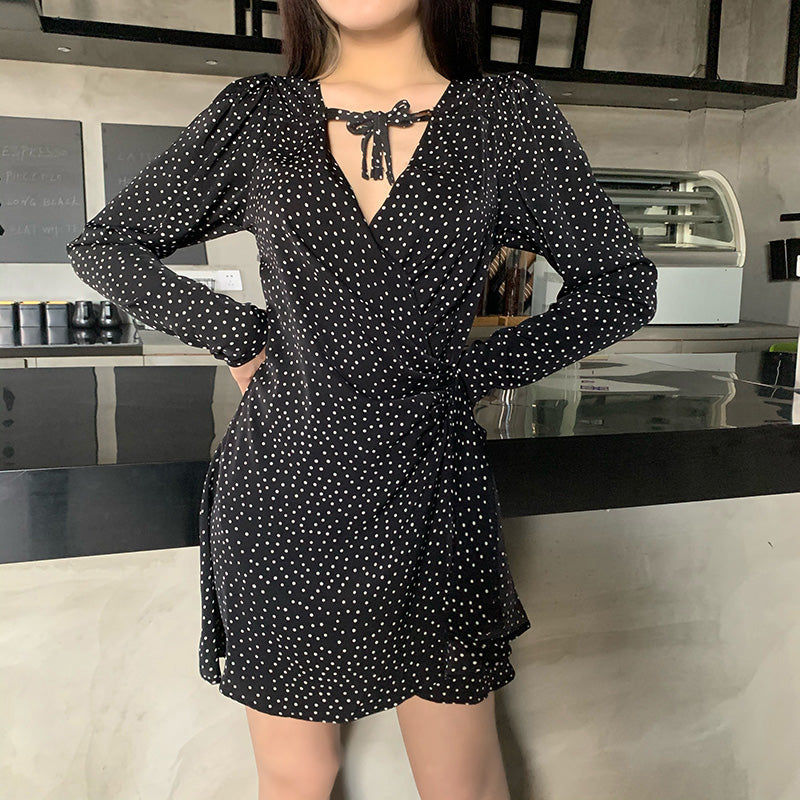 Black lace pleated V-neck dress SS2290